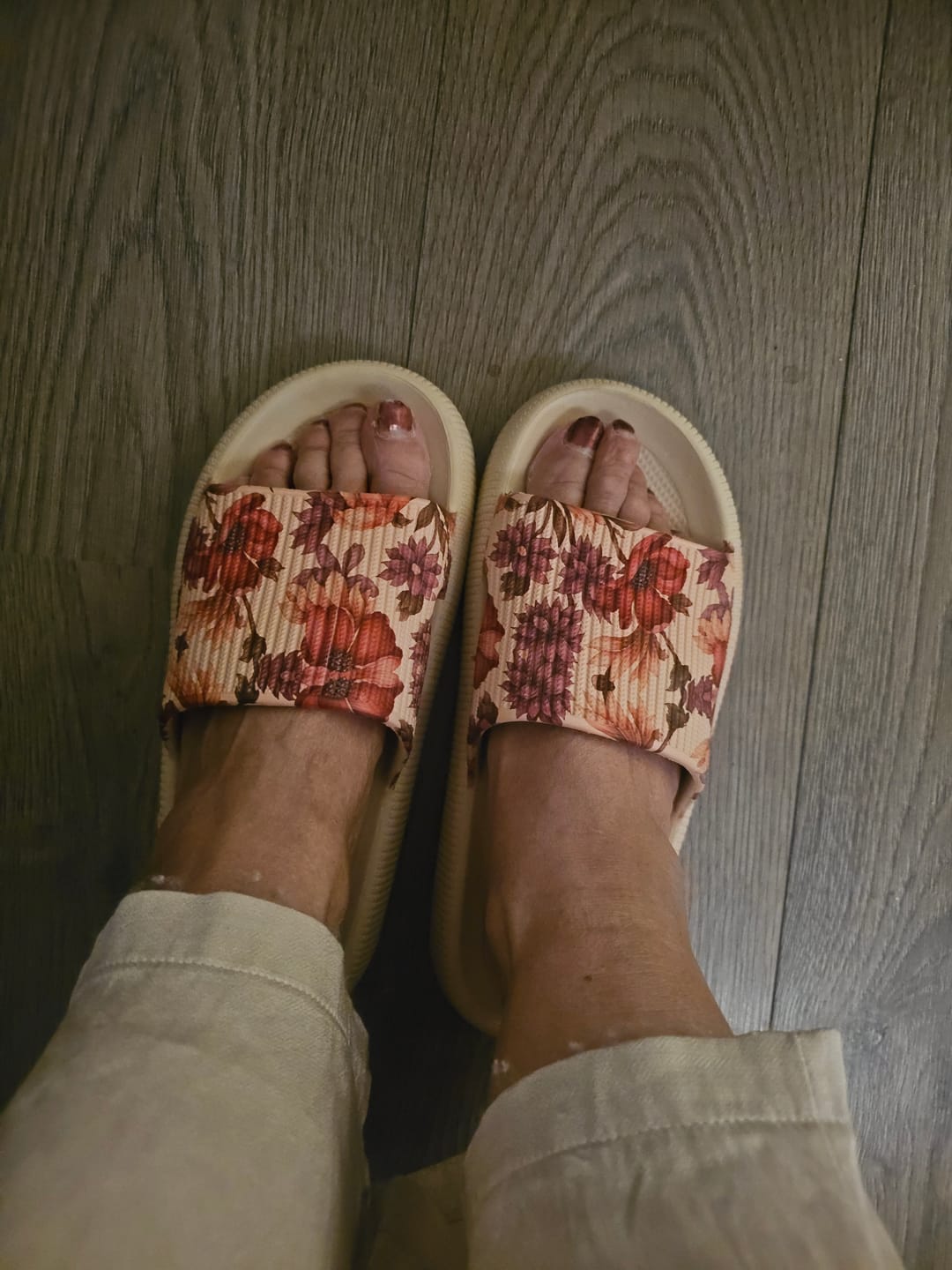 Customer photo review of HappyFlops Botanics