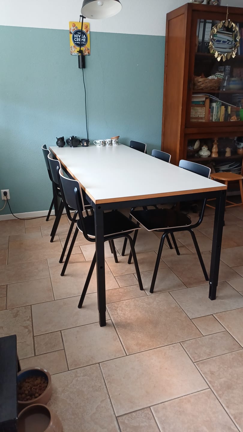 Customer photo review of Workliving School Eetkamerstoel - Houten Design Zwart