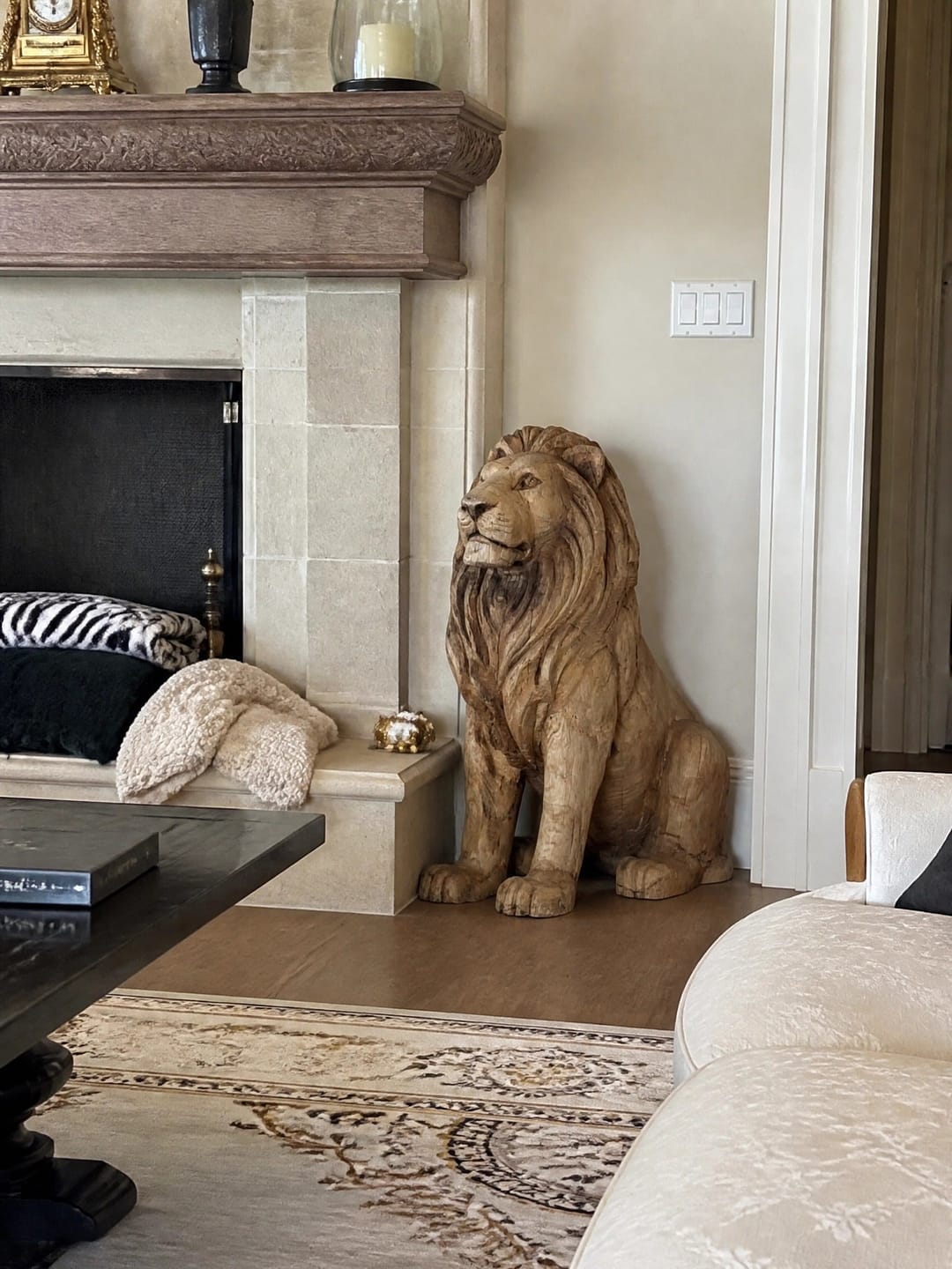 Customer photo review of Rustic Regal: The Hand-Carved Weathered Wood Lion Sculpture | Wood Sculpture