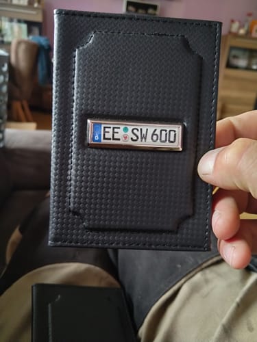 Customer photo review of Fahrzeugschein Hülle mit deutschem Kennzeichen – Kunstleder mit Kartenfächern