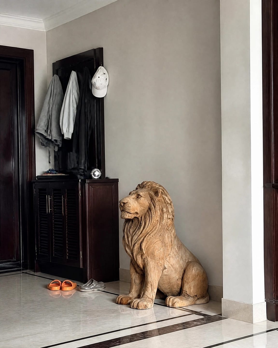 Customer photo review of Rustic Regal: The Hand-Carved Weathered Wood Lion Sculpture | Wood Sculpture