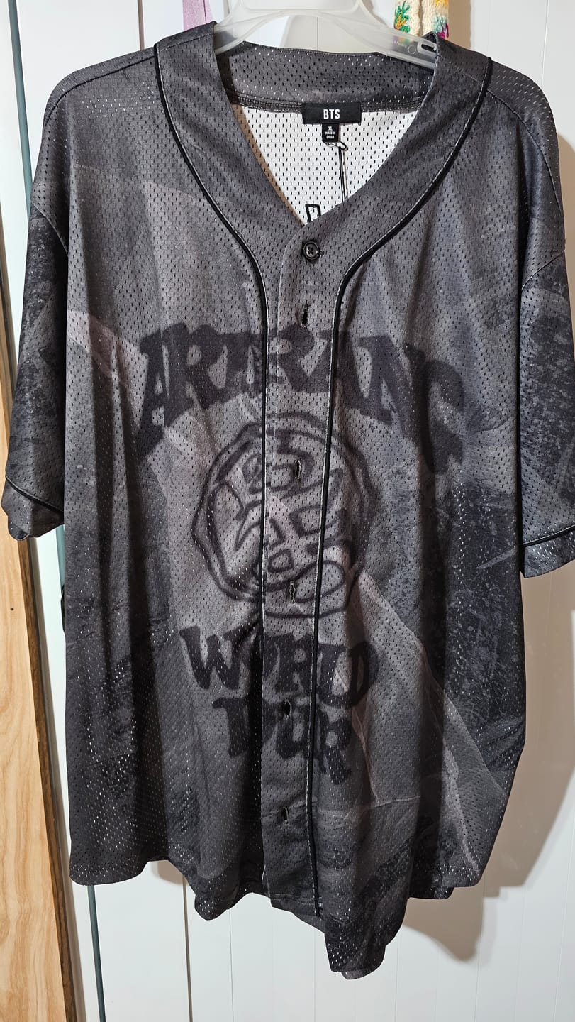 Customer photo review of BTS - ARIRANG WORLD TOUR OFFICIAL MD S/S JERSEY