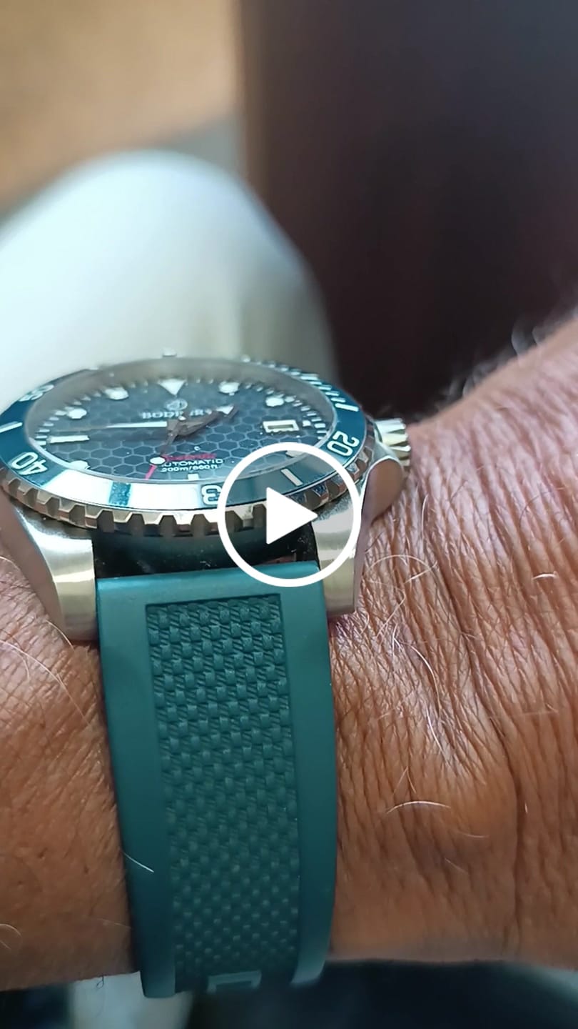 Customer video review of SEATURTLE.OCEAN(TITANIUM) - Automatic Titanium Diver Watch | Sea Blue/Ti-bracelet