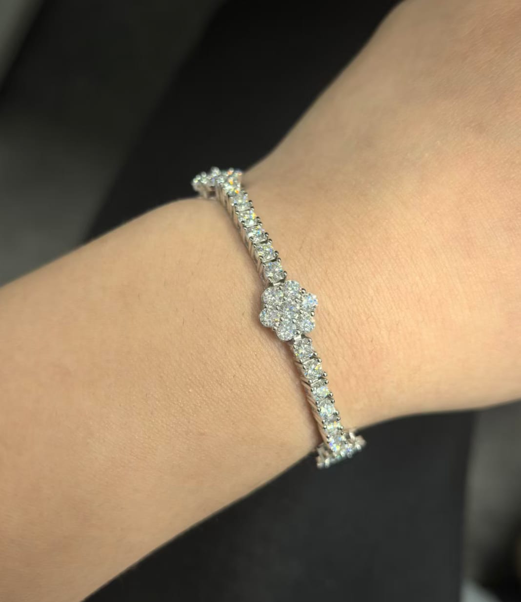 Customer photo review of GL 3mm Flower 925 Silver Moissanite Tennis Chain