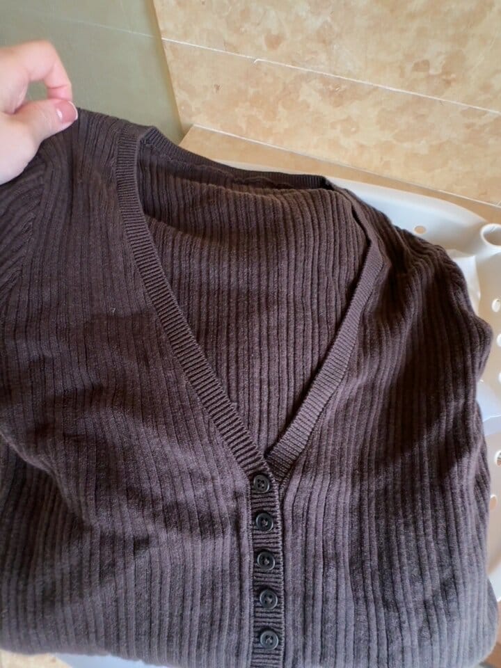Customer photo review of IAMXIAA Ribbed V Neck Button Fitted Top