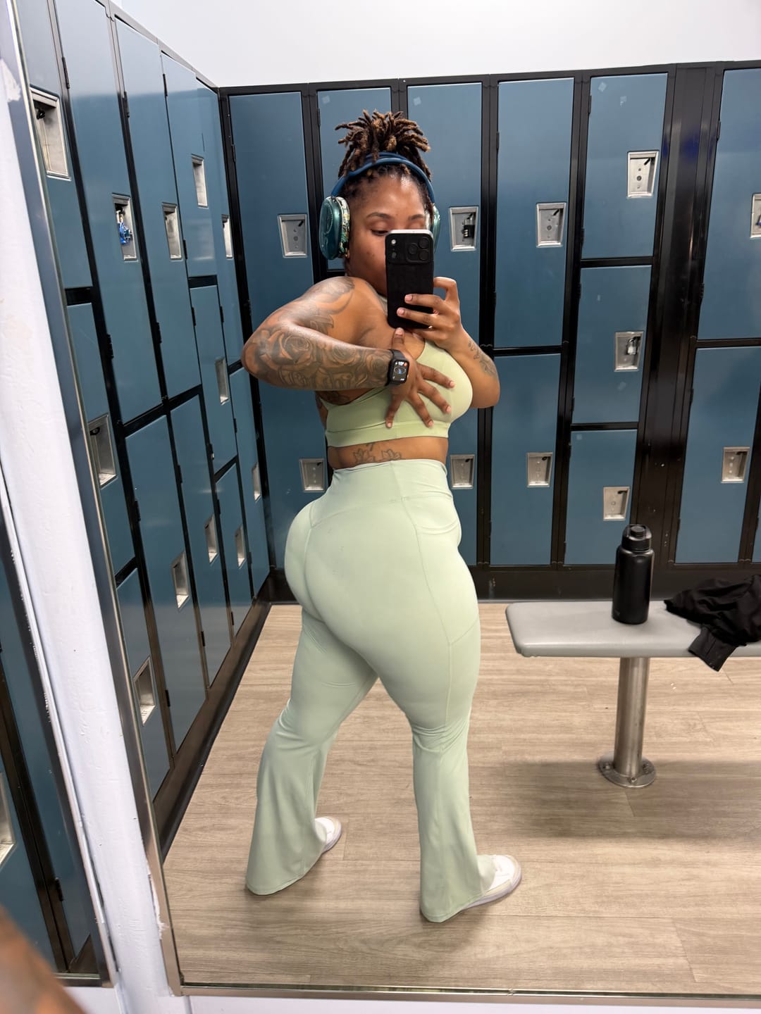 Customer photo review of Halcyon V Flare Leggings