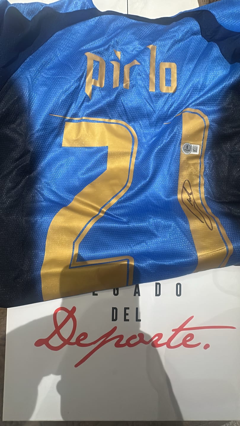 Customer photo review of Mystery Box - Campeones Mundiales + Boleto Para Rifa Exclusiva
