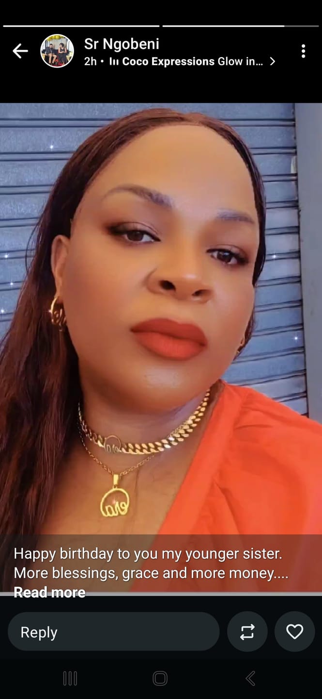 Customer photo review of Gold Era Choker & Necklace Combo
