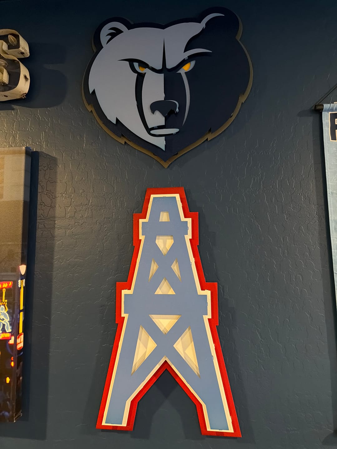 Customer photo review of Tennessee Titans "Oilers 1980" 3D Vintage Metal Wall Art