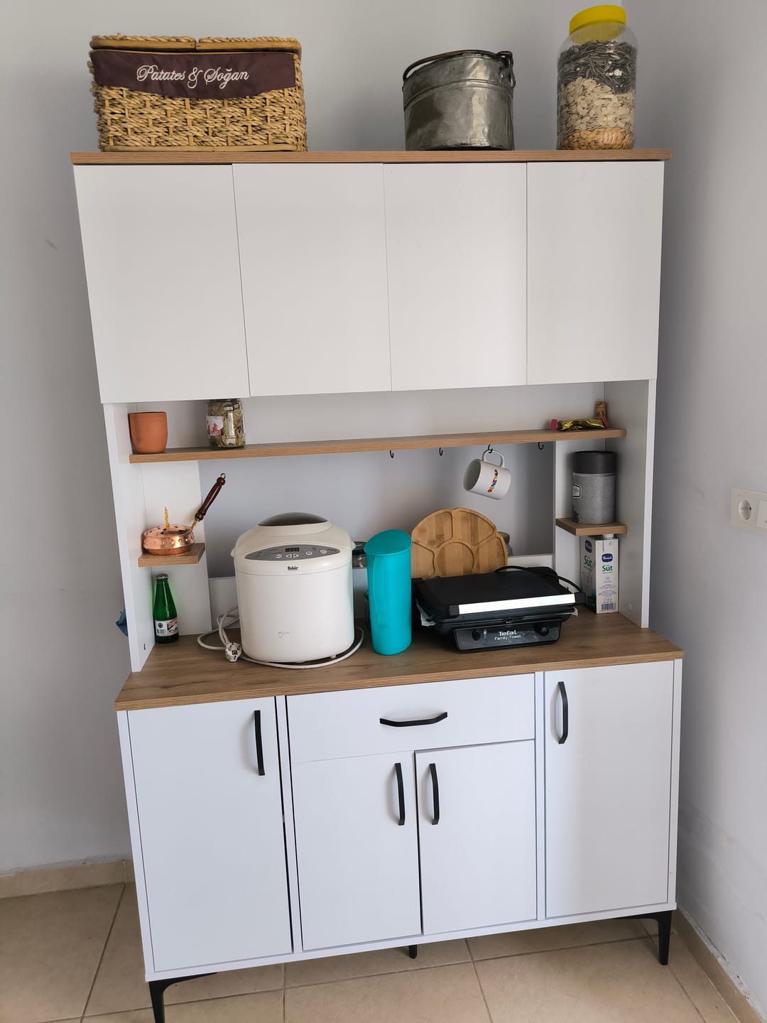Customer photo review of Rani JE177 Çok Amaçlı Dolap 8 Kapaklı Raflı Kiler Mutfak Dolabı Sepet Ceviz - Beyaz