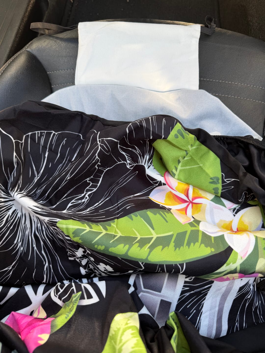 Customer photo review of Polynesian Hawaii Kanaka Maoli Car Seat Covers - Summer Plumeria (Black)