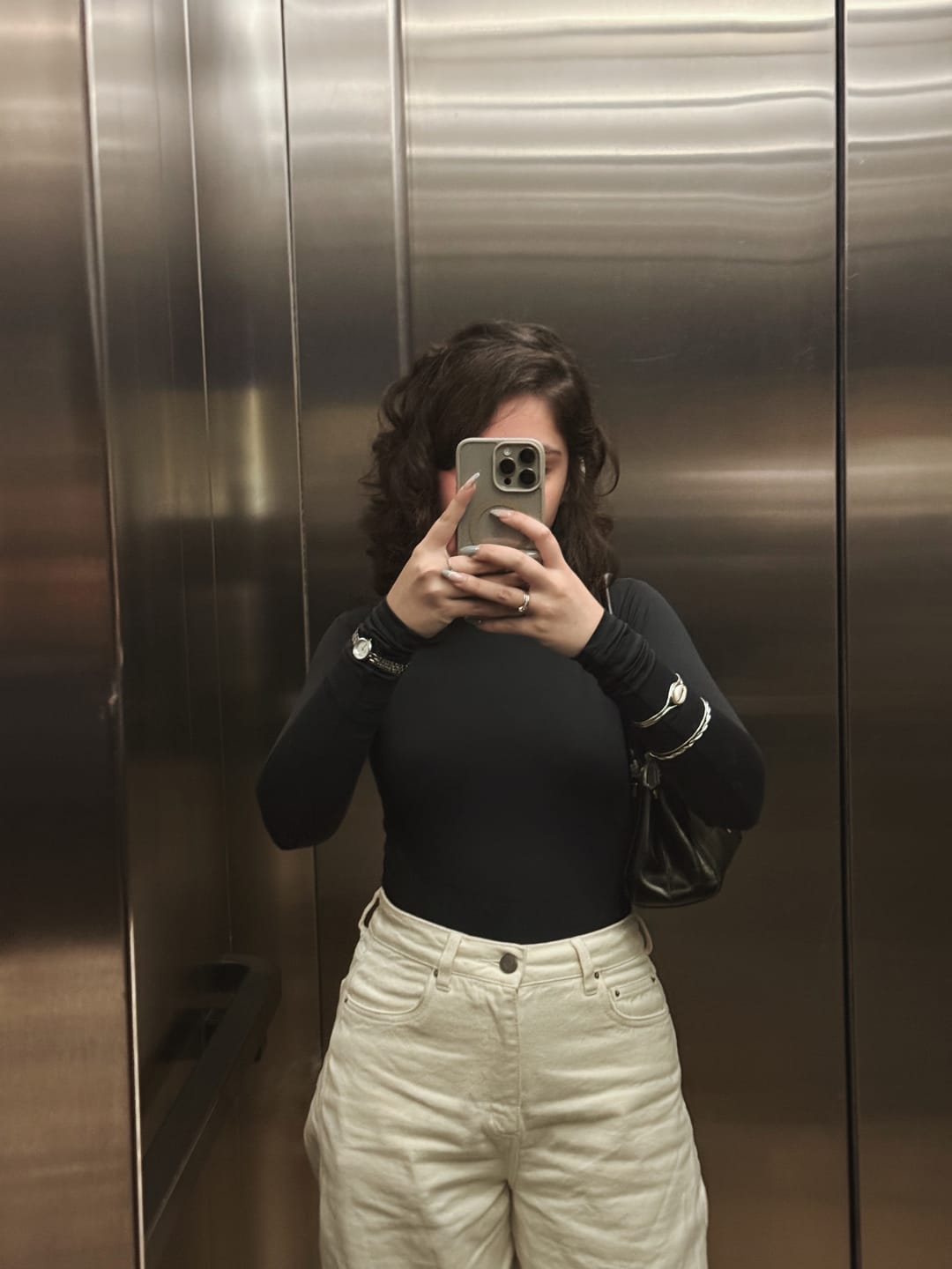Customer photo review of Calça Jeans Balloon Baobá Bege