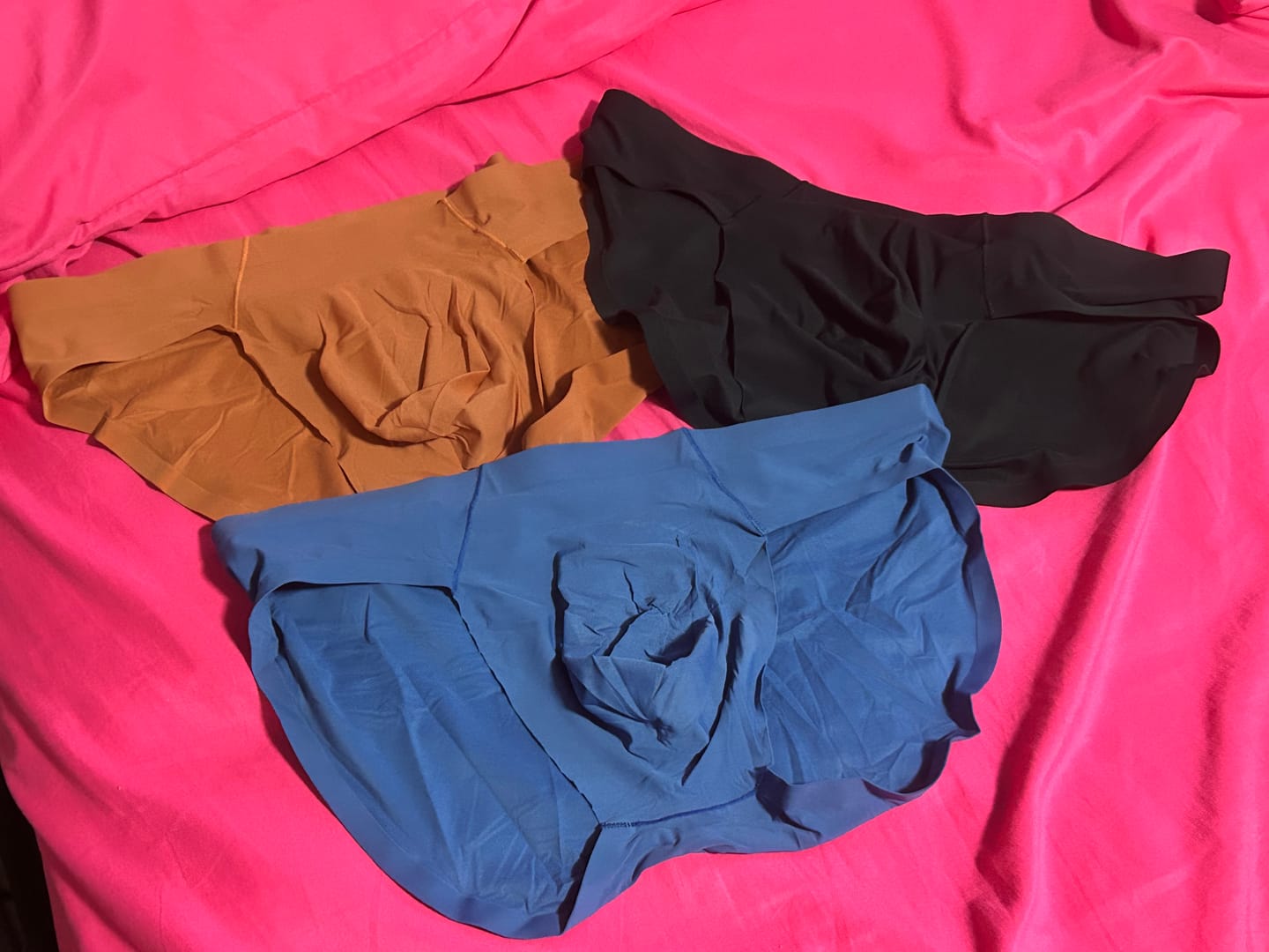 Customer photo review of Seamless Brushed Nylon 0in Briefs No Fly 3pk Black/Night Fall/Red Stone
