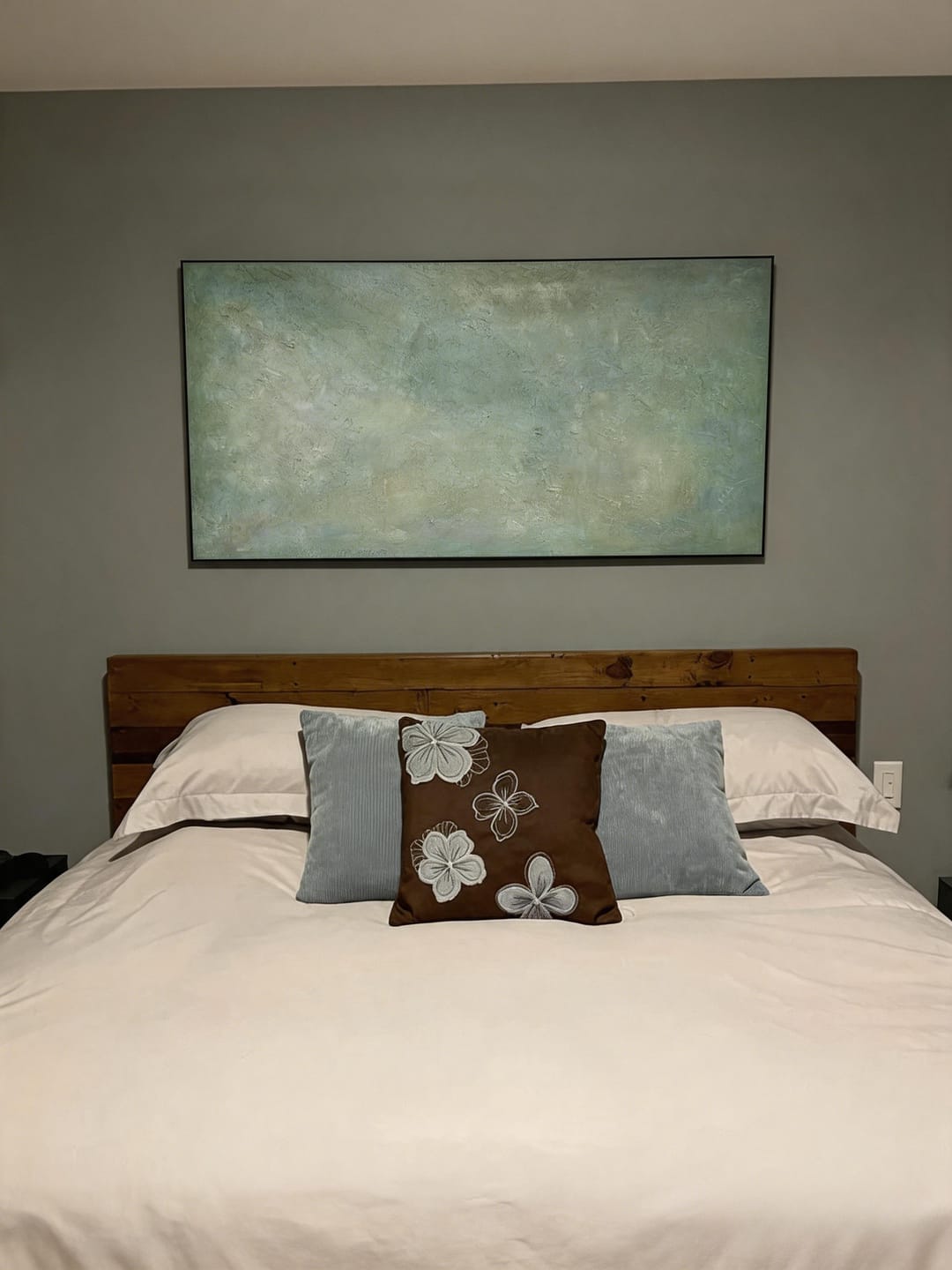 Customer photo review of Green Minimalist Canvas Art #MT150