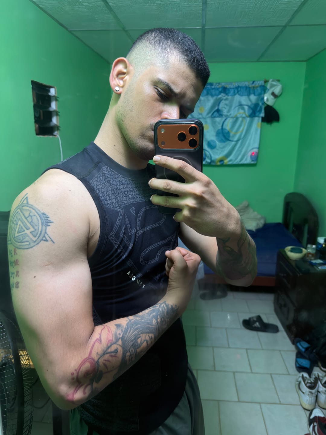 Customer photo review of 3047 - Superman Compression Tanks