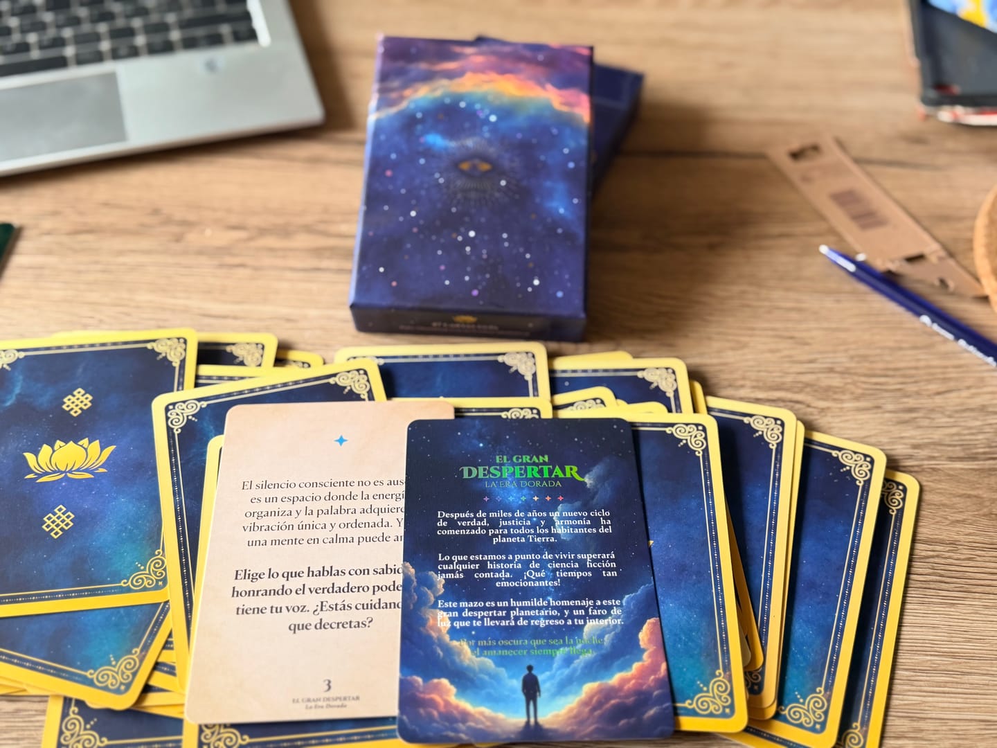 Customer photo review of El Gran Despertar: La Era Dorada ✨🌌💛 - Mazo Guía de 47 cartas