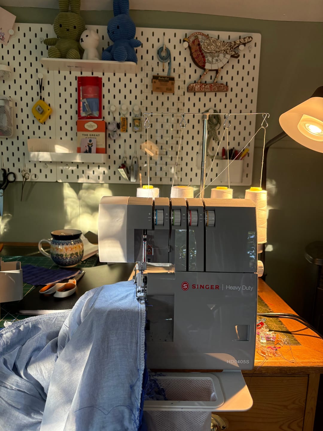 Customer photo review of Singer HD0405S Heavy Duty Overlocker, 2/3/4 thread configuration, large cutting blade, fast and efficient overlocker
