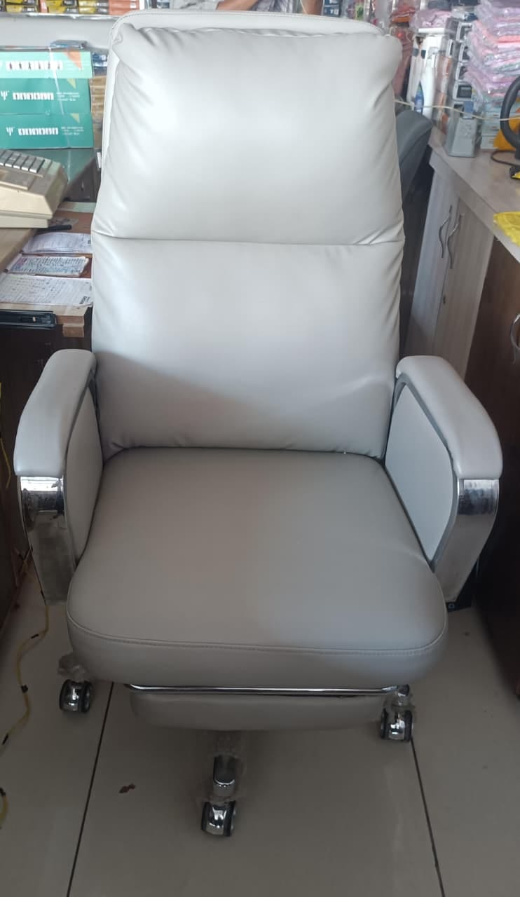 Customer photo review of Ettorez POLAR High Back Leatherette Office Chair