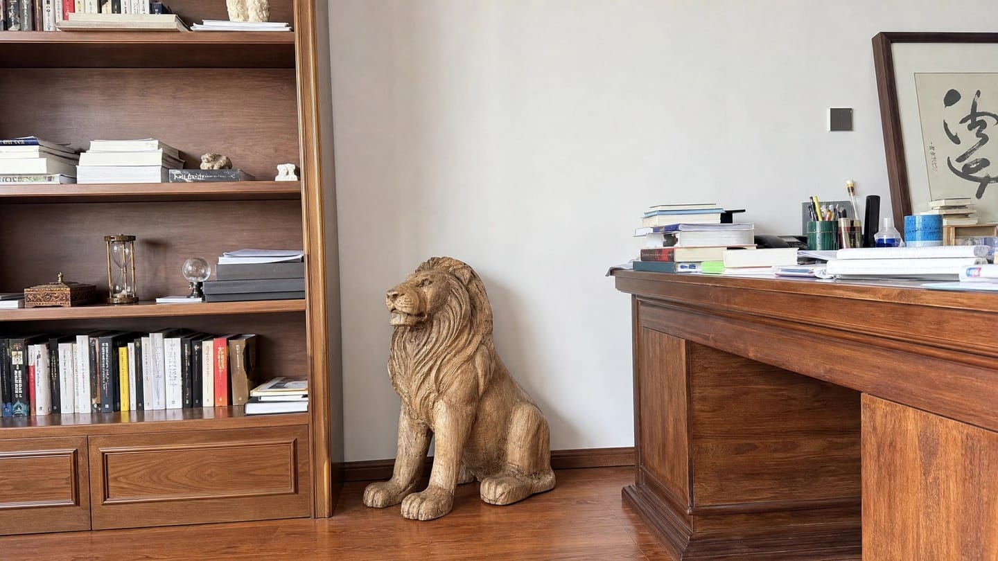 Customer photo review of Rustic Regal: The Hand-Carved Weathered Wood Lion Sculpture | Wood Sculpture