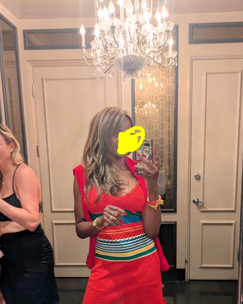 Customer photo review of Shake N Go Snatched Full Wig - ELARA