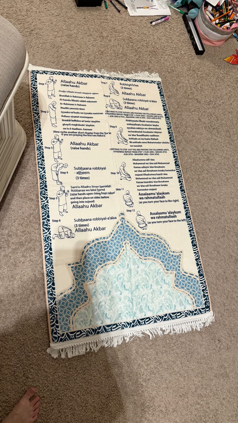 Customer photo review of Step-by-Step Phonetic Salah Padded Prayer Mat