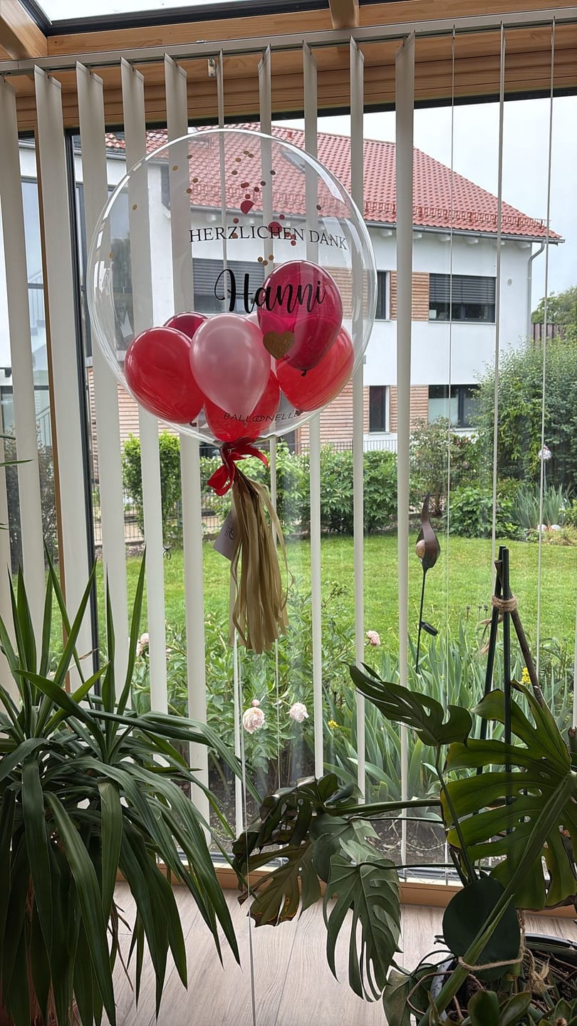 Customer photo review of Birthday Kristall-Burgundrot Designer Ballon