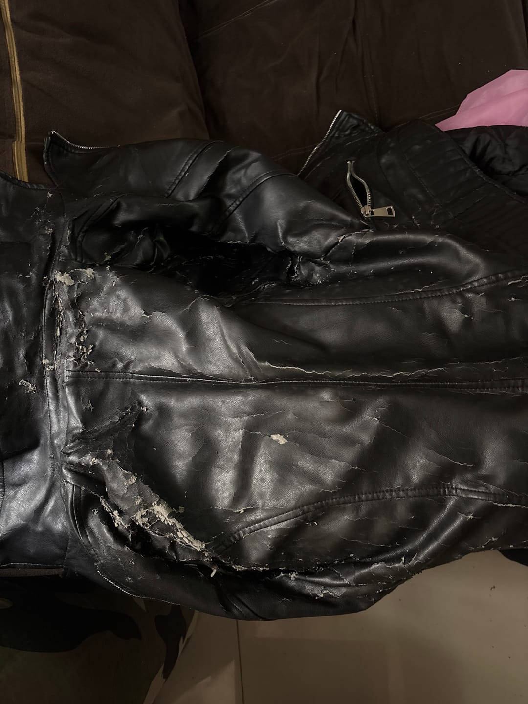 Customer photo review of Jaqueta Couro Sintético Pelos Gola EAG - Preto 4598