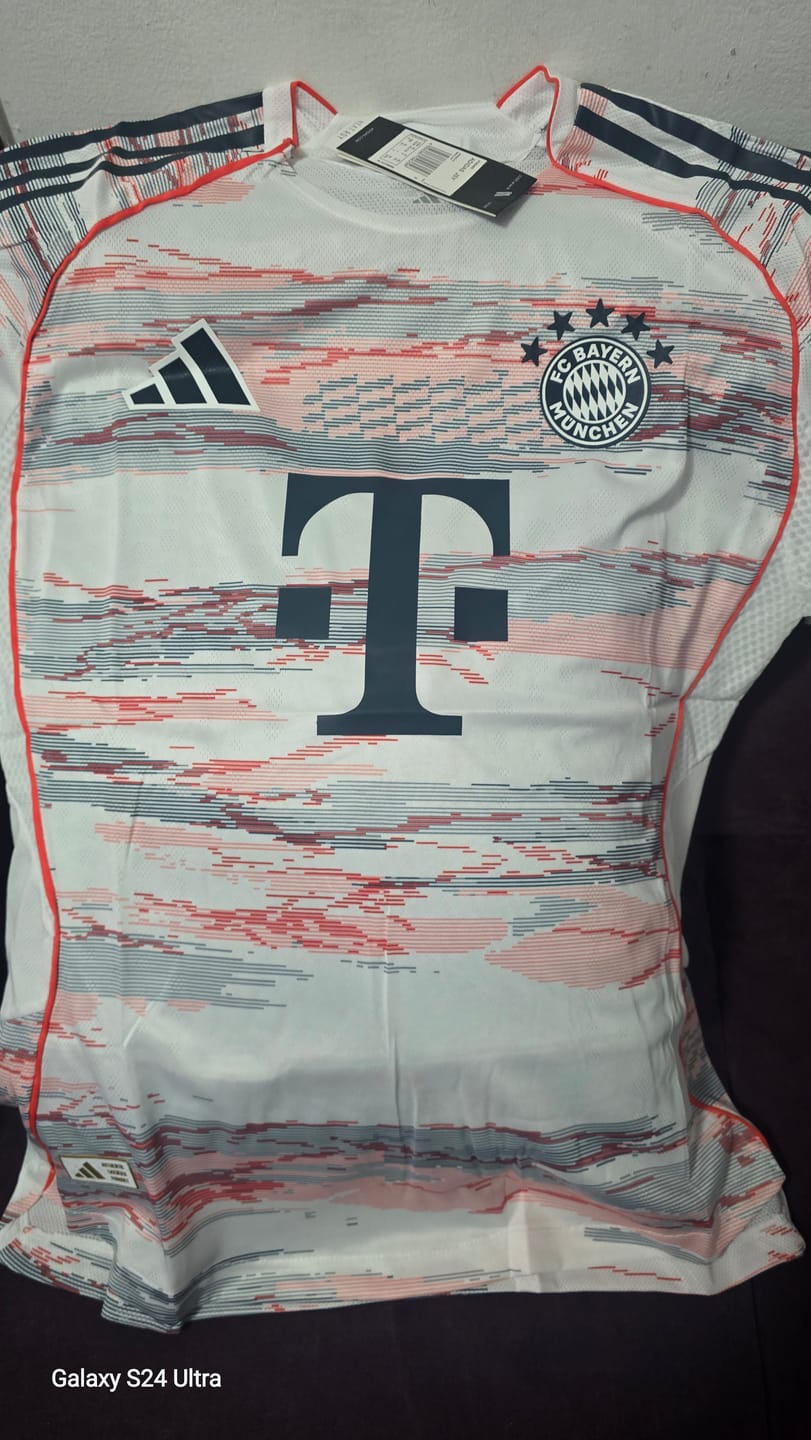 Customer photo review of Bayern Múnich 2025 - 2026 Visitante Vers. Jugador