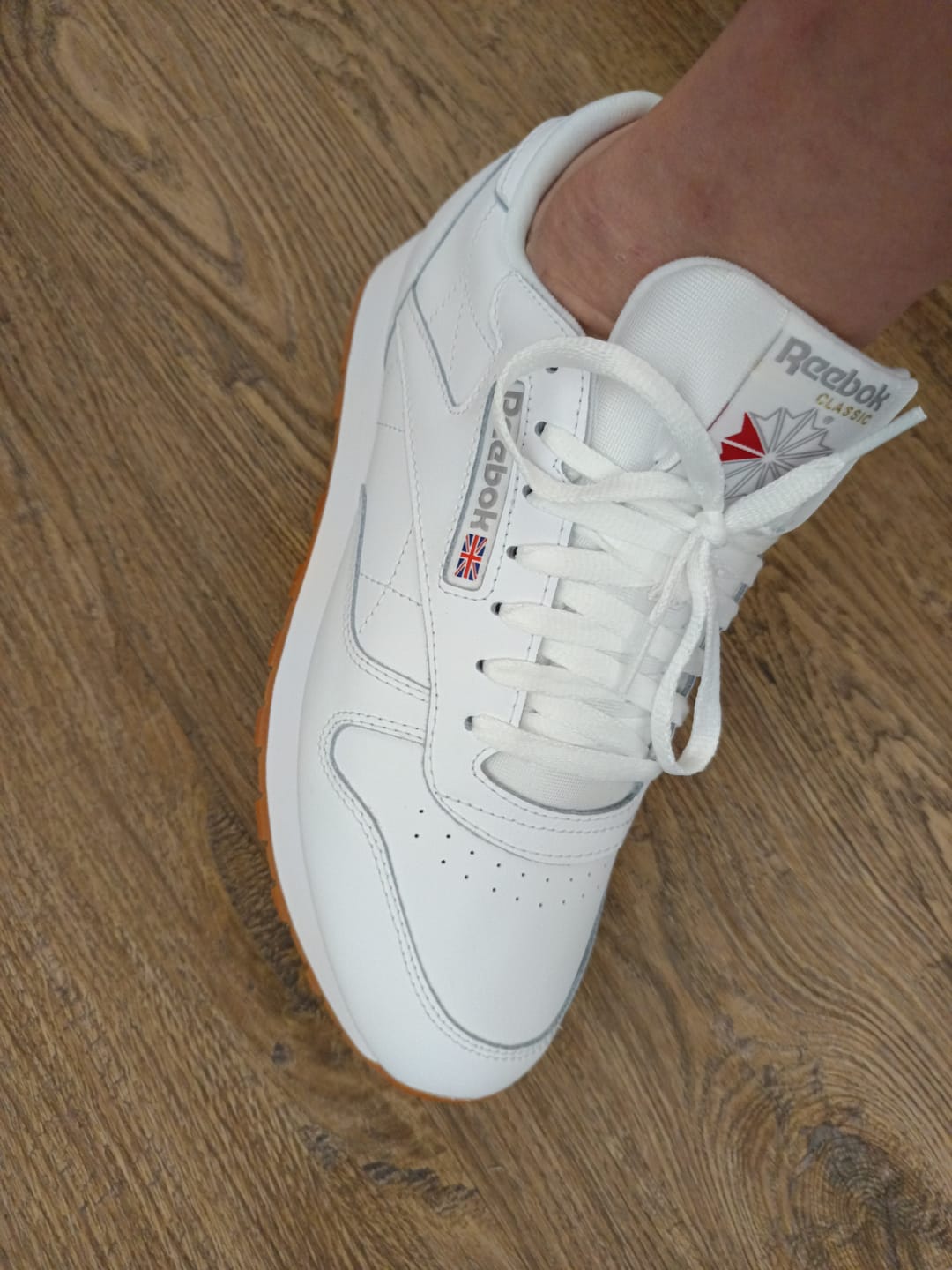 Customer photo review of Sapatilhas Reebok Classic Leather Branco