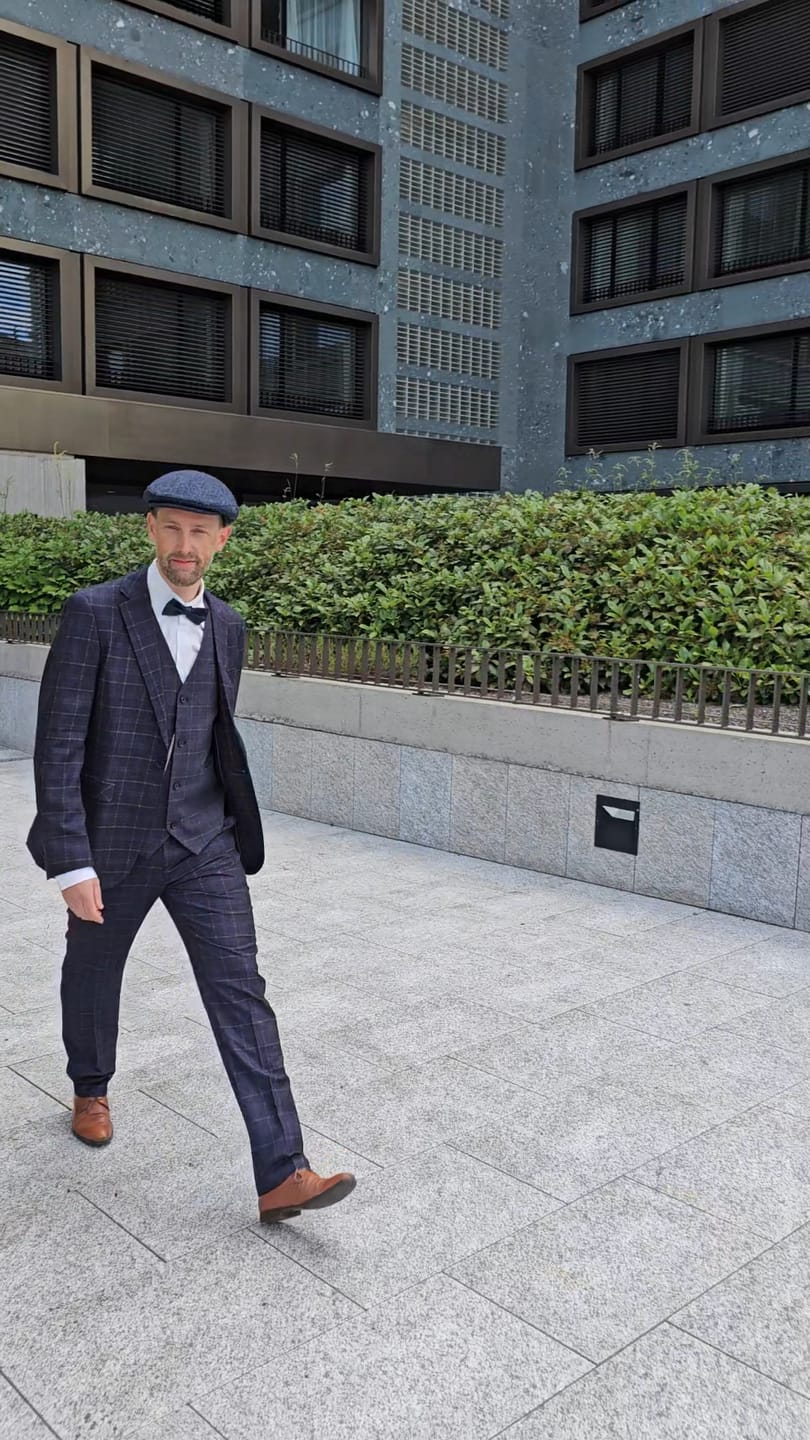 Customer photo review of Three-piece suit Shelby