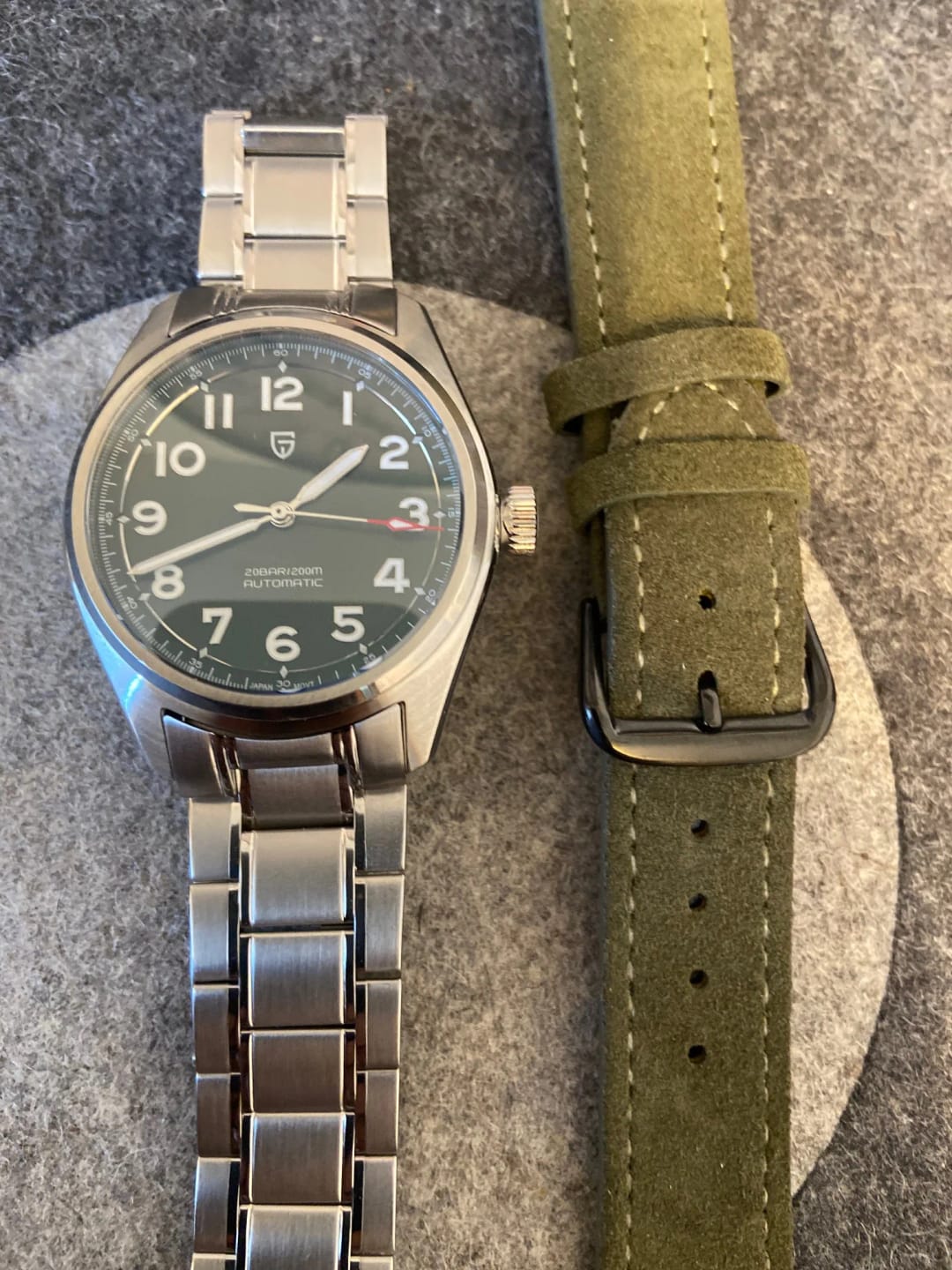 Customer photo review of Motorola Moto Vintage Suede Leather Quick Release Watch Band Strap