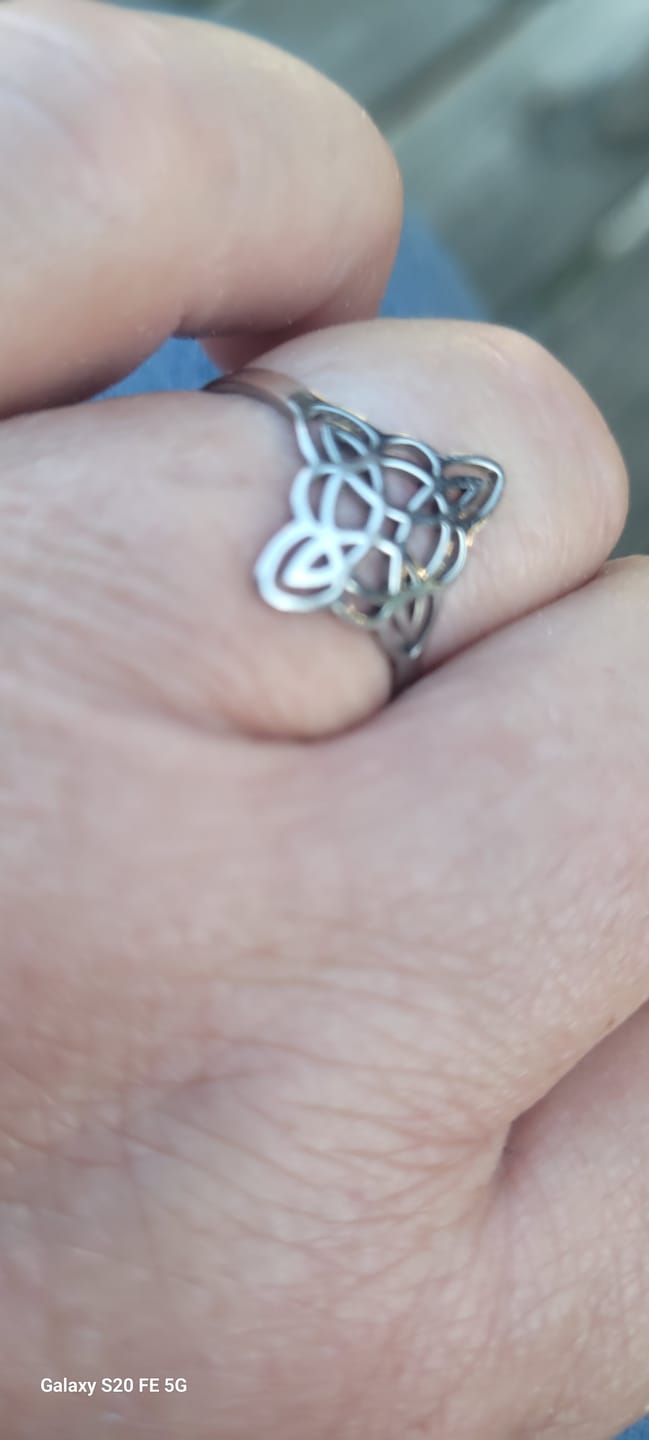 Customer photo review of Bague Ajustable "Protection Éternelle" - Noeud de Sorcière