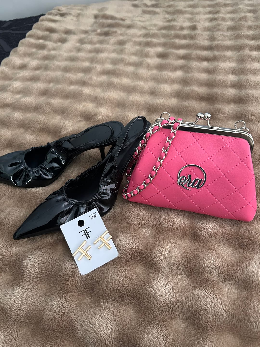 Customer photo review of ERA Mini Kisslock Chain Bag – Pink