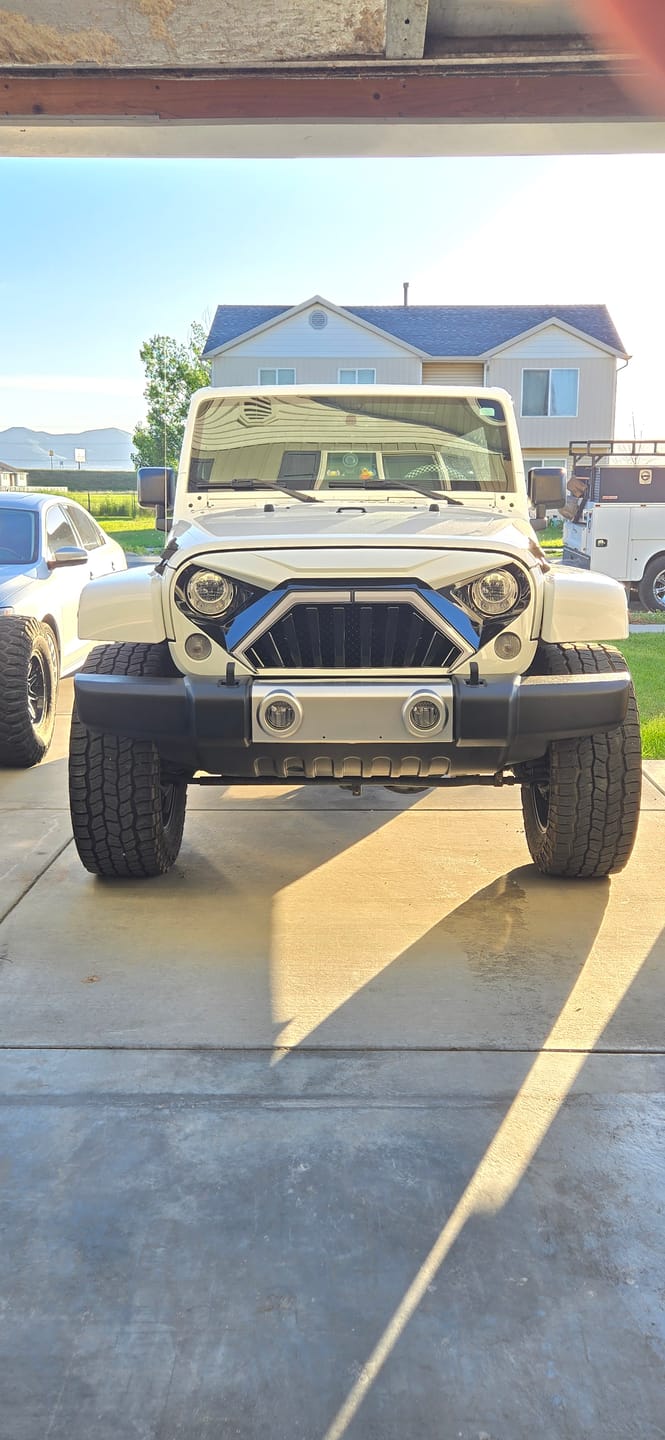 Customer photo review of Goliath Grille W/ LED DRL and Turn Signals - White & Black For 07-18 Jeep Wrangler JK | In Stock On May 31