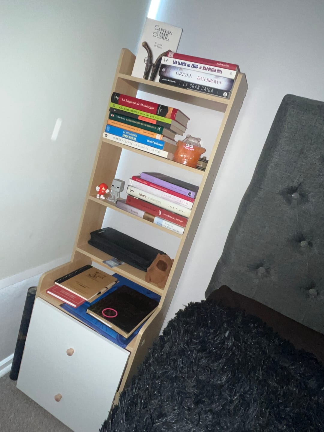 Customer photo review of Velador Mueble Organizador Con Repisas Cajones Madera Dormitorio