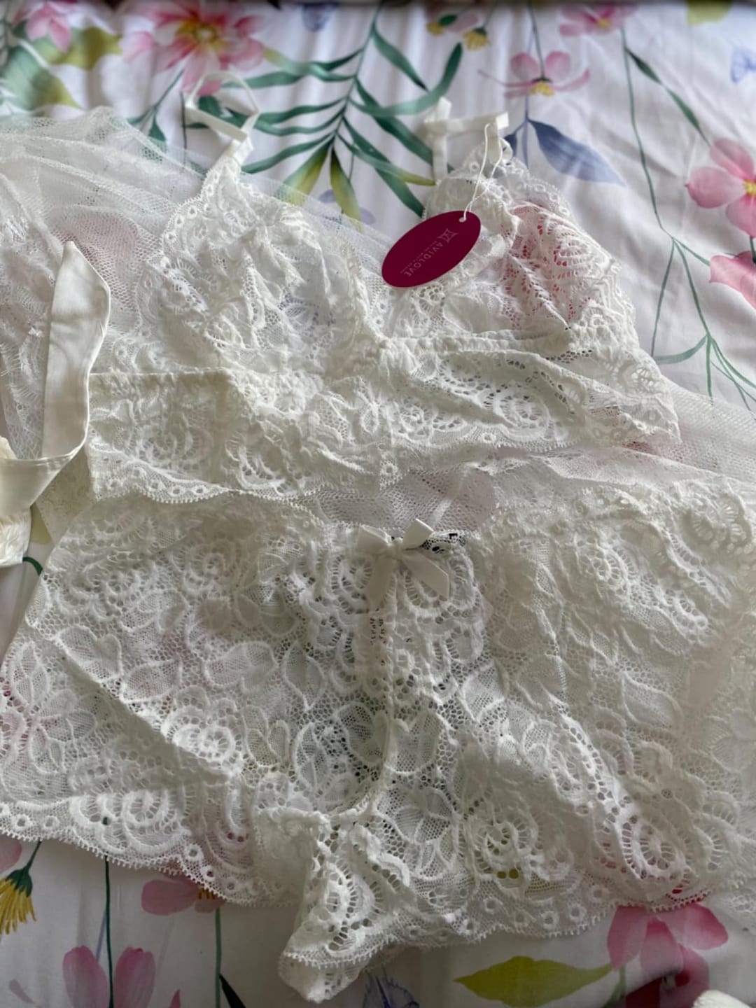 Customer photo review of Ensemble lingerie en dentelle 3 pièces avec kimono