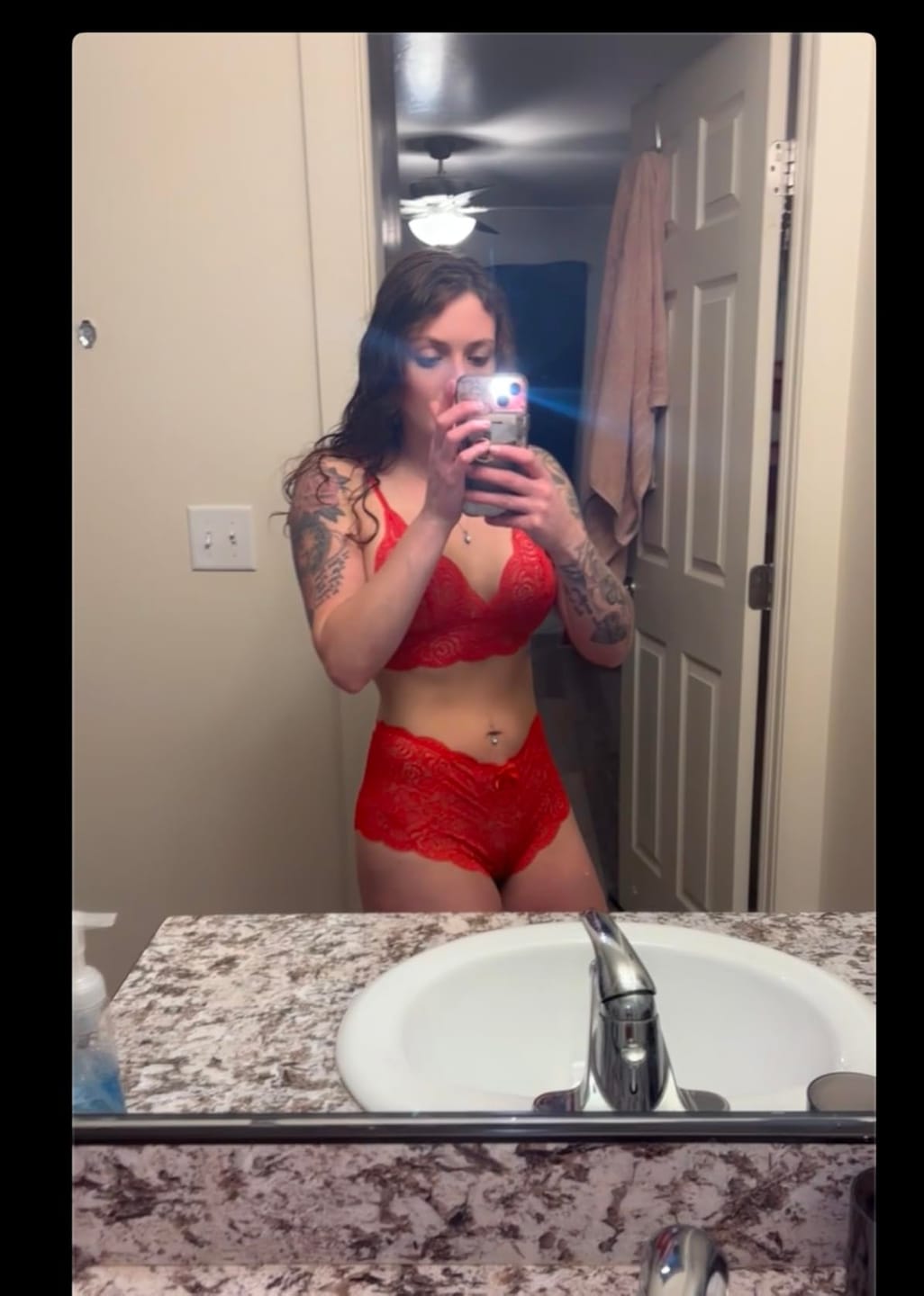 Customer photo review of Ensemble lingerie en dentelle 3 pièces avec kimono