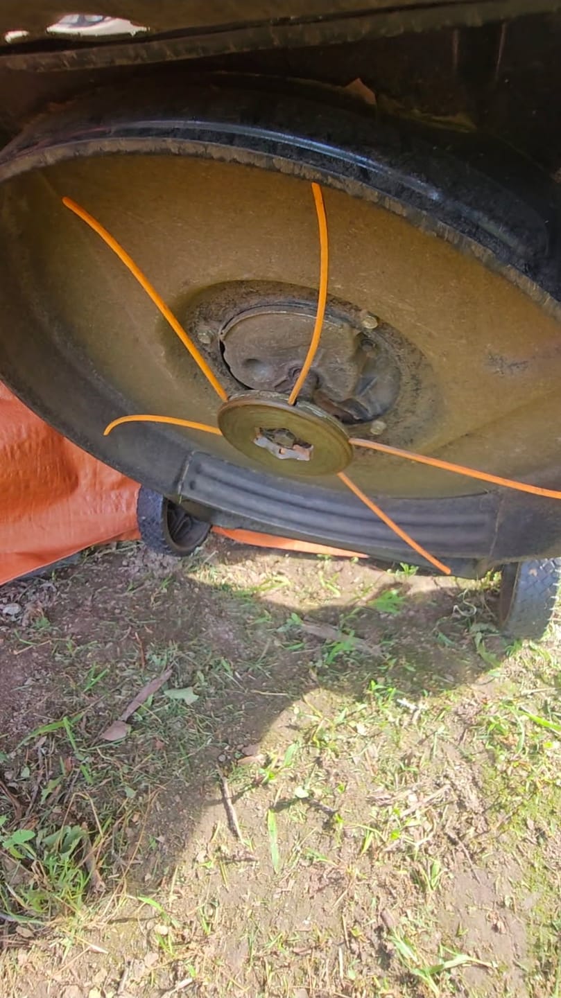 Customer photo review of Mower Blade Replacement (1-Blade System) REVO6 2.0