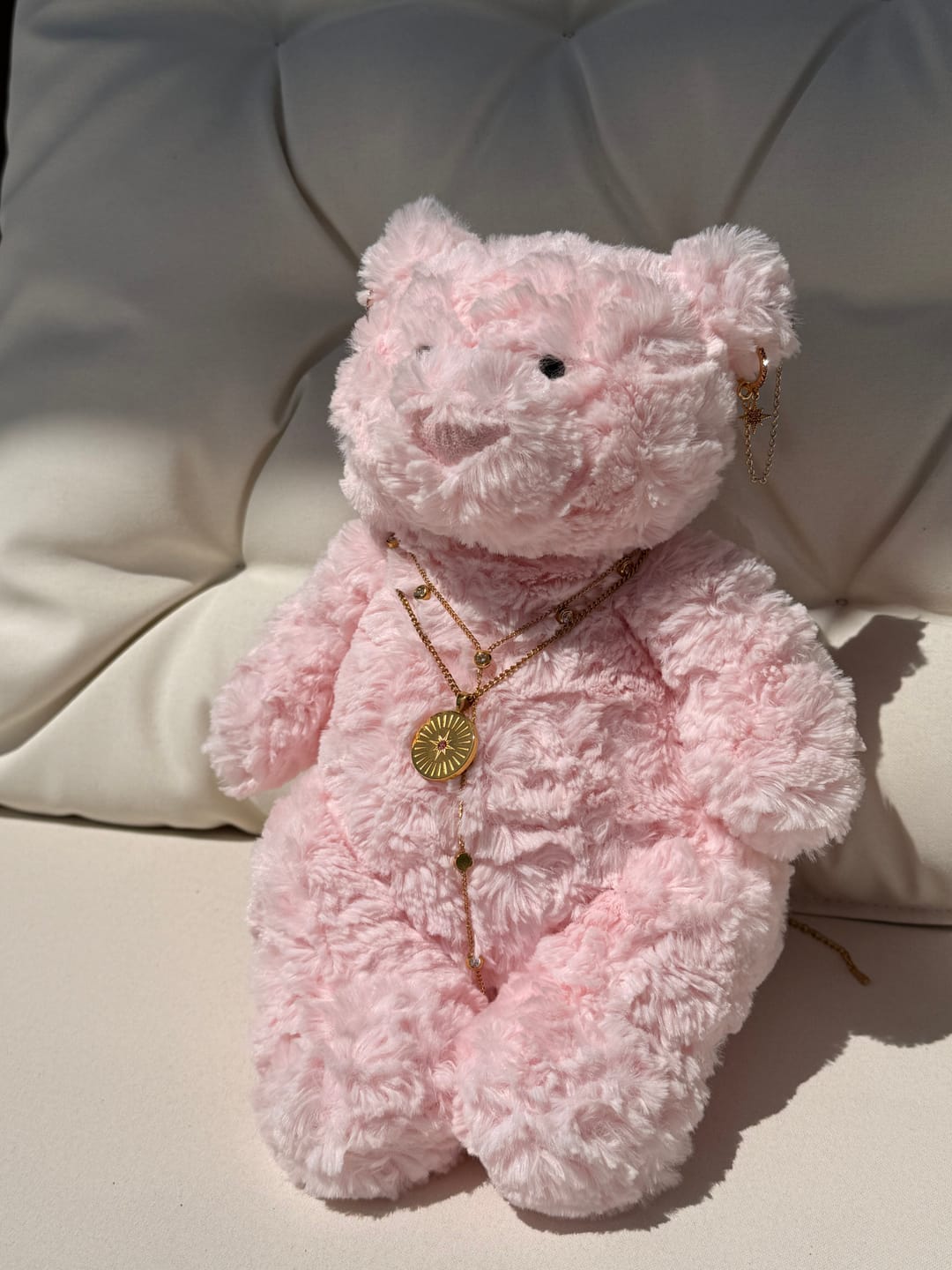 Customer photo review of Izzy Star Pendant Necklace Pink & Gold
