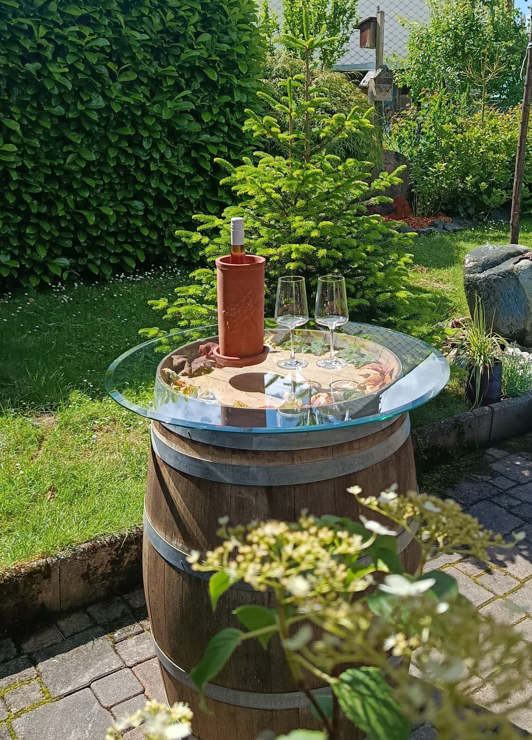 Customer photo review of Glasplatte Tisch Sicherheitsglas für Esstisch, Gartentisch, Weinfass - Rund