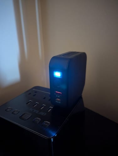 Customer photo review of Dashed TravelPod® (5-in-1 Travel Charger)