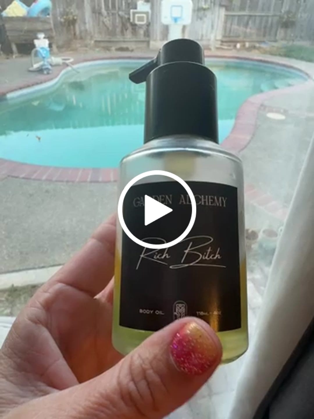 Customer video review of RICH BITCH BODY OIL (the return of the OG 1st formula)
