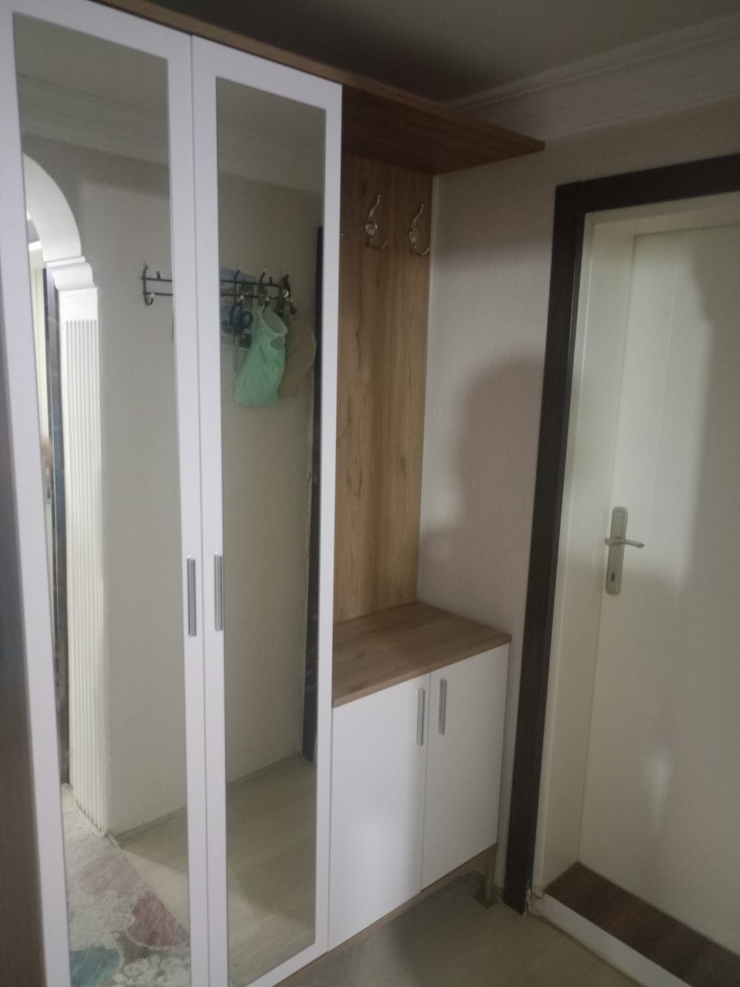 Customer photo review of Rani EA147 Modern Portmanto 4 Kapaklı Aynalı Raflı Askılı Ayakkabılık Vestiyer Sepet Ceviz - Beyaz