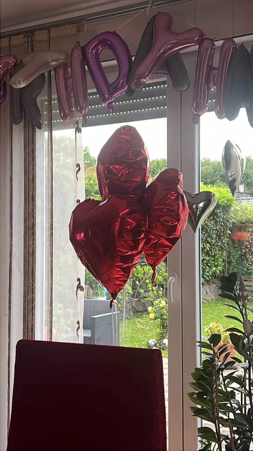 Customer photo review of Herzballon Geschenk 3er-Set Herz Rot - heliumgefüllt