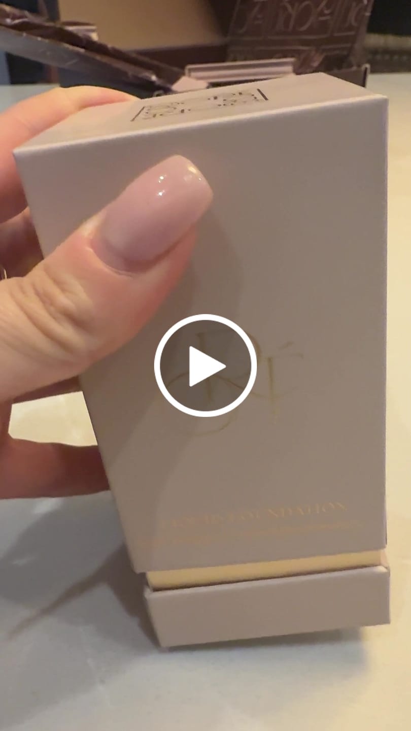 Customer video review of Liquid Mineral Foundation