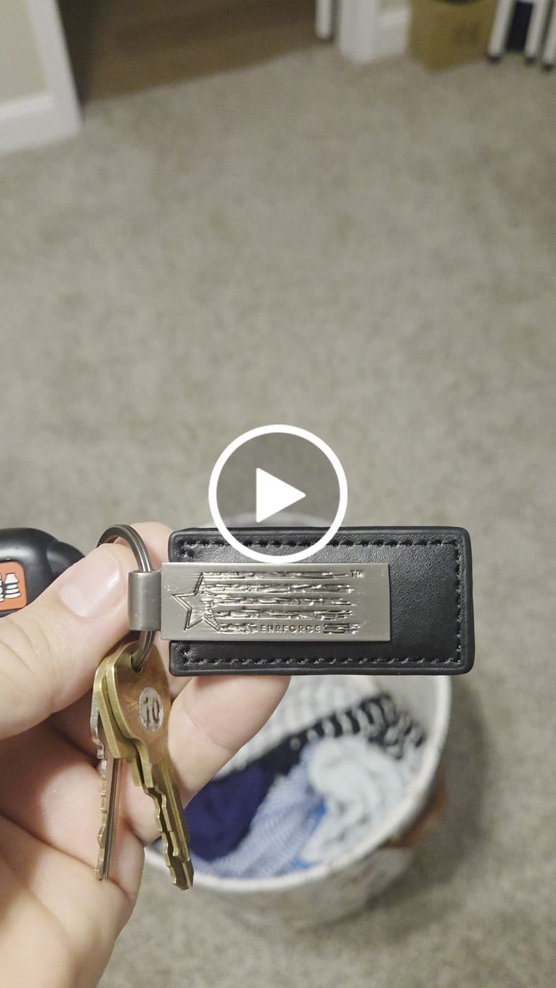 Customer video review of Premium Keychain (black)