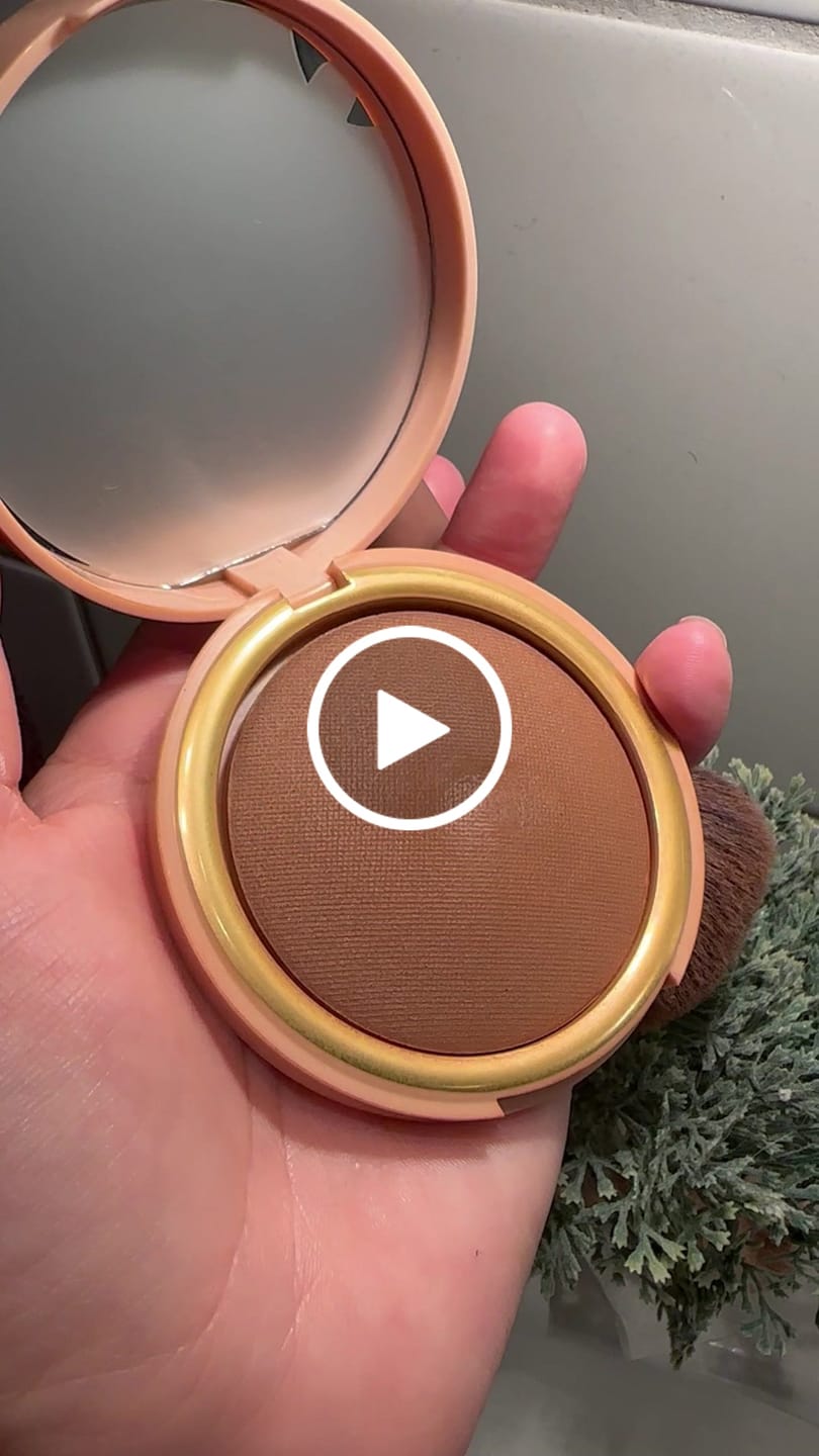 Customer video review of Silky Blurring Powder Bronzer