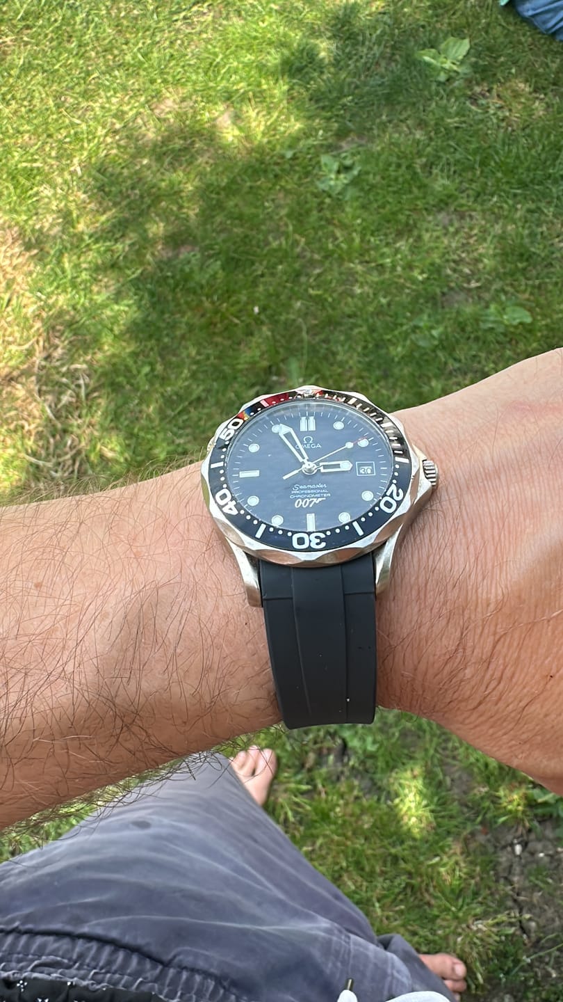 Customer photo review of Rubber Strap for Omega Seamaster Diver 300 42mm Black