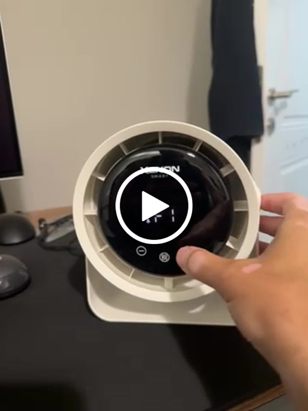 Customer video review of Taşınabilir Masaüstü Fanı | 100 Kademe Kontrol, Şarjlı, Dokunmatik Ekran, 2000mAh, USB-C (X6113)