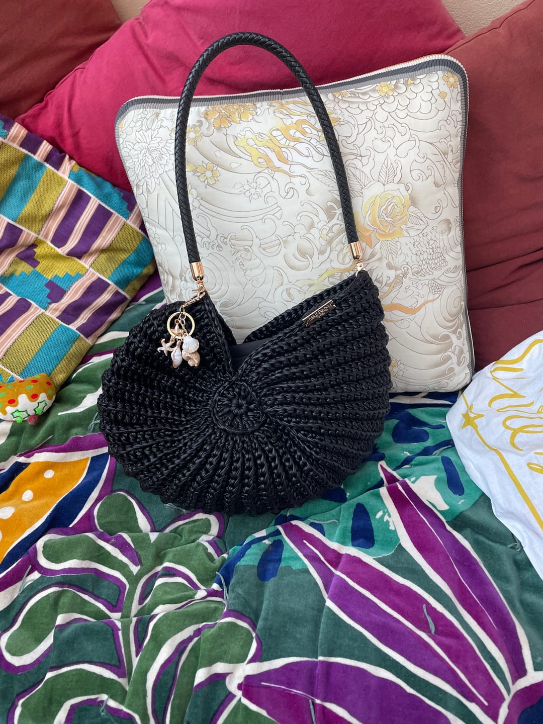 Customer photo review of XXL Ariel seashell black faux leather